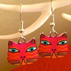 5/$10❤️❤️❤️NEW Enameled Cat Dangling Earrings Handmade by Alyce Rancour